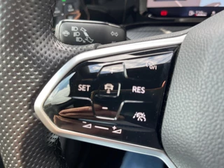 Volkswagen Golf Volkswagen Golf 1.5 TSI 2X R-LINE CAMERA VIRTUAL DISPLAY SFEERVERLICHTING IQ-LED - afbeelding nr 28