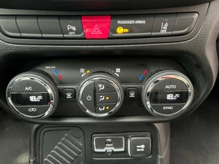 Jeep Renegade Jeep Renegade 1.4 140 PK Limited l Leer l Pano l Navi l - afbeelding nr 21