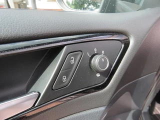 Volkswagen Golf Volkswagen Golf 1.4 TSI DSG-aut. R-Line / Navi / 18 Inch / Stoelverw. / Trekhaak / BOVAG garantie - afbeelding nr 36