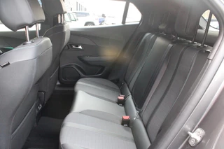 Peugeot 2008 Peugeot 2008 1.2 100PK ALLURE PACK | TREKHAAK | NAVIGATIE | APPLE CARPLAY/ANDROID AUTO | 3-D INSTRUMENTENPANEEL | ACHTERUITRIJ CAMERA | CRUISE CONTROL | LED KOPLAMPEN | CLIMATE CONTROL | 17