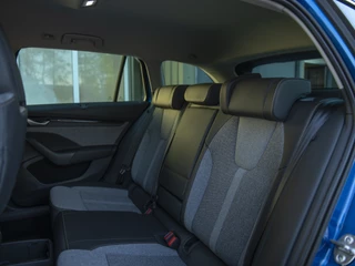 Škoda Octavia | Matrix LED | Lodge Interieur | Chrome pakket | Stoel-, Stuur- & voorruitverwarming | Navi 13inch | Wireless App-connect | El. achterklep m.sensor | ACC | Winterpakket - afbeelding nr 5