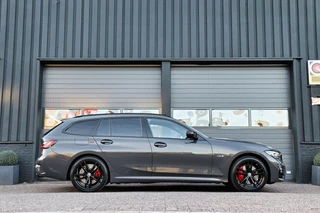 BMW 3 Serie BMW 3-serie Touring 330e M-Sport M-Pakket /LASER-LED/HARMAN-KARDON/MEMORY/PANODAK/CAMERA/KEYLESS/HUD! - afbeelding nr 3
