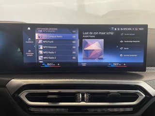BMW 3 Serie BMW 3-serie Touring 330e xDrive Panoramadak Adaptive Cruise Innovation Pack Comfort Pack Travel Pack Full Options! - afbeelding nr 24