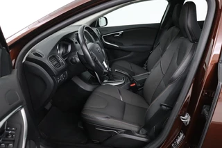 Volvo V40 Volvo V40 Cross Country 2.0 T4 Momentum | Automaat | Stoelverwarming |  Trekhaak | Camera | Full LED | Navigatie | Achterbankverwarming | Climate control - afbeelding nr 4