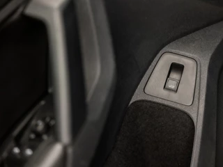 Volkswagen Tiguan Volkswagen Tiguan 1.5 TSI ACT Sportline Business 150Pk Automaat (PANORAMADAK, APPLE CARPLAY, GROOT NAVI, LED KOPLAMPEN, KEYLESS, LEDEREN SPORTSTOELEN, STOELVERWARMING, ADAPTIVE CRUISE, ELEK ACHTERKLEP, GETINT GLAS, NIEUWSTAAT) - afbeelding nr 32