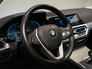 BMW 3 Serie BMW 3-serie Touring 320e M Sport (PANORAMADAK,APPLE CARPLAY,NAVI,SFEERVERLICHTING,STOELVERWARMING,CAMERA,LEDER,CRUISE,CLIMATE) - afbeelding nr 25