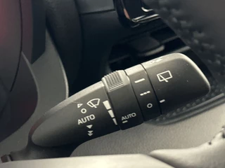 Toyota Yaris Toyota Yaris 1.5 Hybrid 115 Business | Parkeersensoren voor + achter | Stuurverwarming | Stoelverwarming - afbeelding nr 25