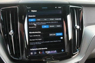 Volvo XC60 Volvo XC60 T6 Recharge AWD R-Design | Longe Range | Panoramadak | Stoelverwarming | 360° Camera | HUD | Trekhaak | Harman / Kardon | Glossy Black - afbeelding nr 54