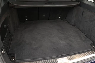 Mercedes-Benz C-Klasse Mercedes-Benz C-klasse 200 AMG | Stoelverwarming | Carplay | Trekhaak |  Matrix LED | Sfeerverlichting | Leder/Alcantara | Side Assist | Camera - afbeelding nr 12