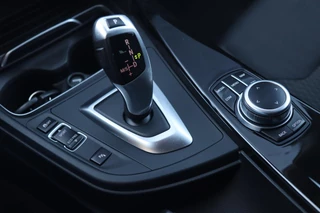 BMW 3 Serie BMW 3-serie Touring 318i Sportline / PANODAK / LED / PDC V+A / NAVI - afbeelding nr 19