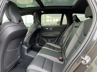 Volvo V60 Volvo V60 2.0 T6 PHEV AWD Plus Dark|PANO|TREK|H&K|PILOT|CARPLAY - afbeelding nr 21