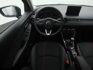 Mazda 2 Mazda 2 1.5 e-SkyActiv-G Homura Aka met Driver Assistance pakket en dakspoiler : dealer onderhouden - afbeelding nr 21