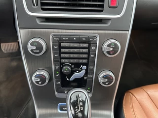 Volvo V60 Aut. *PANO | LUXURY-LEATHER | BI-XENON | PREMIUM AUDIO | NAVI-FULLMAP | MEMORY-PACK | HEATED-COMFORTSEATS | TOWBAR | ECC | PDC | CRUISE | 17''ALU* - afbeelding nr 14