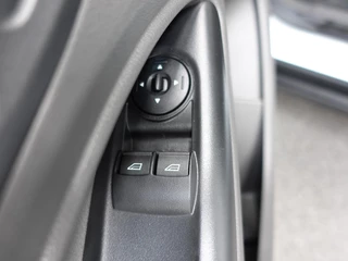 Ford Transit Connect Ford Transit Connect 1.5 EcoBlue L2 Trend Automaat Navi Airco Parkeersensoren Cruise Control 3Zits Camera Trekhaak - afbeelding nr 9