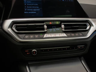BMW 3 Serie BMW 3-serie Touring 320e M Sport (PANORAMADAK,APPLE CARPLAY,NAVI,SFEERVERLICHTING,STOELVERWARMING,CAMERA,LEDER,CRUISE,CLIMATE) - afbeelding nr 15