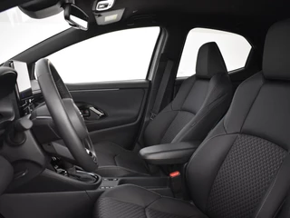 Toyota Yaris Toyota Yaris 1.5 Hybrid 130 Executive | Stuur en Stoelverwarming | PDC V+A | - afbeelding nr 2