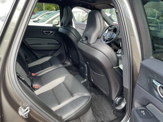 Volvo XC60 Volvo XC60 2.0 T6 Plug-in hybrid 340 pk AWD R-Design Trekhaak Panoramadak Camera Bliss Full Led Koplampen Harman Kardon Audio Stoel+ stuur + voorruitverwarming  1e Eigenaar Pine Grey Metallic - afbeelding nr 22