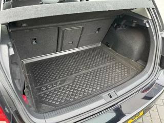 Volkswagen Golf Volkswagen Golf 1.4 TSI Highline Stoelverwarming LED CarPlay - afbeelding nr 32