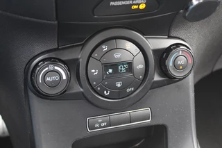 Ford Fiesta Ford Fiesta 1.0 EcoBoost ST Line / Navigatie / Parkeerhulp achter / 17'' / Xenon / DAB / Getint glas / Cruise Control - afbeelding nr 24