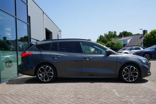 Ford Focus Ford Focus Wagon 1.0 EcoBoost ST Line 125PK Automaat Winterpack Achteruitrijcamera Climate Cruise Navi 18