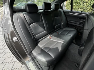 BMW 5 Serie BMW 5-serie 528xi High Executive, NL AUTO, NAP, PANO, NAVI, CRUISE, ECC-AIRCO, HUD, DODEHOEK, COMFORT STOELEN, CAMERA, LICHTMETAAL 17