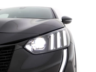 Peugeot e-208 Peugeot e-208 EV GT 350 50 kWh [ 3-Fase ] (INCL-BTW) *FULL-LED | DIGI-COCKPIT | BLINDSPOT | CAMERA | LEATHER-ALCANTARA | NAVI-FULLMAP | LANE-ASSIST | KEYLESS | DAB | CCS-FASTLOADER | HEATED-SPORTSEATS | AMBIENT-LIGHT | 17