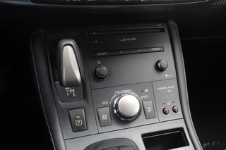 Lexus CT Lexus CT 200h 25th Edition / Camera / Schuifdak / Alcantara / Navigatie / 16'' / Getint glas / Stoelverwarming / Cruise Control - afbeelding nr 27