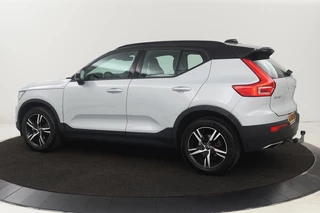 Volvo XC40 Volvo XC40 1.5 T3 R-Design | Stoel & stuurverwarming |  Trekhaak | Camera | Navigatie | Achterbankverwarming | Leder/Alcantara | Full LED - afbeelding nr 2