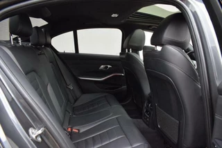 BMW 3 Serie BMW 3-serie 330i M Executive Edition|LEDER|PANO|HUP - afbeelding nr 37
