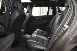 Volvo V60 Volvo V60 T6 350pk AWD Plus Dark | S/K Dak | Harman Kardon | Trekhaak - afbeelding nr 17