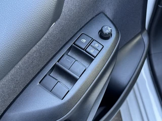 Toyota Yaris Toyota Yaris 1.5 VVT-i Style / Facelift / Apple carplay / Privacy glass - afbeelding nr 24