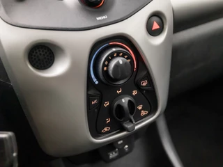 Peugeot 108 Peugeot 108 1.0 VTi Sport Automaat (AIRCO, LM VELGEN, SPORTSTOELEN, ELEK RAMEN, XENON, BLUETOOTH, NIEUWE APK, NIEUWSTAAT) - afbeelding nr 9