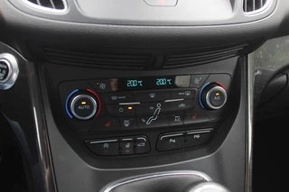 Ford C-MAX Ford C-MAX 1.0 Titanium / Trekhaak / Navigatie / Parkeerhulp V+A / 17'' / Stuur + Stoelverwarming / Elektr. achterklep / Getint glas / Cruise Control - afbeelding nr 26