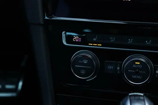 Volkswagen Golf Volkswagen Golf 7.5 GTI DSG / Vol Opties! / 230PK! / DSG / ACC / Pano / Virtual Cockpit / Camera / Keyless / Navi / 19