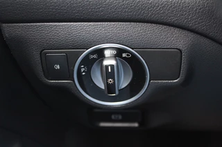 Mercedes-Benz GLA Mercedes-Benz GLA 180 Business Solution AMG / Camera / Apple CarPlay / Half leder / 19'' / Navigatie / Stoelverwarming / Cruise Control - afbeelding nr 31