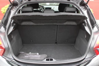 Peugeot 208 Peugeot 208 1.2 110PK AUTOMAAT SIGNATURE | NAVIGATIE | APPLE CARPLAY/ANDROID AUTO | PARKEERSENSOREN | DAB+ RADIO | LICHTMETALEN VELGEN | GETINTE RUITEN | CLIMATE CONTROL | CRUISE CONTROL | - afbeelding nr 9