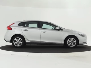 Volvo V40 Volvo V40 2.0 T2 Momentum NAVI | Bluetooth | Dealer onderhouden - afbeelding nr 4