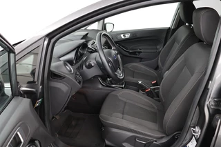 Ford Fiesta Ford Fiesta 1.0 EcoBoost Titanium | Camera | Trekhaak |  Climate control | Navigatie | Cruise control | Verwarmde voorruit | PDC | Regensensor - afbeelding nr 4