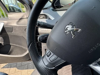 Peugeot 208 Peugeot 208 1.2 PureTech Allure AUTOMAAT / CARPLAY / CRUISE / PDC / BLUETOOTH / ECC / AIRCO / NL AUTO - afbeelding nr 15
