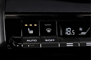 Toyota C-HR Toyota C-HR 2.0 Hybrid 200 Dynamic | Dig. Cockpit | Adapt. Cruise | Stoel-+Stuurverw. | PDC | Camera | NAV + App. Connect | ECC | LM 18