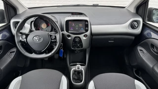 Toyota Aygo Toyota Aygo 1.0 VVT-i x-play Airco Camera Bluetooth Media player Nieuwe 4 seizoenen banden - afbeelding nr 4