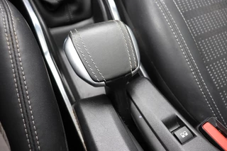 Peugeot 2008 Peugeot 2008 1.2 PureTech Allure. Navigatie, trekhaak, dealer onderhouden. - afbeelding nr 20
