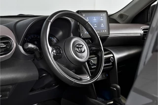 Toyota Yaris Cross | Dig. Cockpit | Adapt. Cruise | Stoel- + Stuurverwarming | Camera | PDC | NAV + App Connect (Draadloos) | ECC | LED | LM 18'' | - afbeelding nr 15