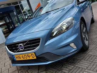 Volvo V40 Volvo V40 2.0 D2 R-Design Business | Origineel NL | Navi | Bi-Xenon | Clima | Cruise | Leder+Alcantara | Stoelverwarming | Pdc | Licht+Regensensor | 16''lm | Voorruitverwarming - afbeelding nr 30