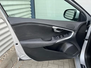 Volvo V40 Volvo V40 1.5 T2 122PK Automaat Momentum LED/NAVI/ACHTERUITRIJCAMERA - afbeelding nr 19