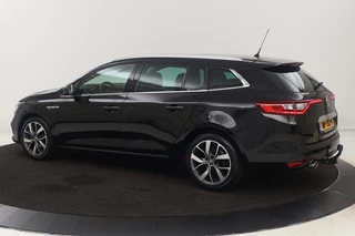 Renault Mégane Renault Mégane 1.2 TCe Bose | Trekhaak | Navigatie | Camera |  Half leder | Keyless | Dodehoek detectie | Massage | Cruise control | Climate control - afbeelding nr 2