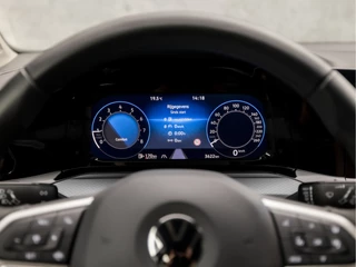 Volkswagen Golf Volkswagen Golf 1.5 TSI Sportline 150Pk (APPLE CARPLAY, GROOT NAVI, STUUR/STOELVERWARMING, SFEERVERLICHTING, SPORTSTOELEN, GETINT GLAS, KEYLESS, ADAPTIVE CRUISE, PARKEERSENSOREN, NIEUWE APK, NIEUWSTAAT) - afbeelding nr 21