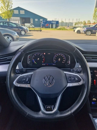 Volkswagen Passat Volkswagen Passat Variant 1.5 TSI R-Line Business +150 pk DSG panodak,Trekhaak,digdash, - afbeelding nr 23