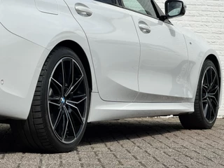 BMW 3 Serie BMW 3-serie Touring 320i High Exec. M-Sport individual Sfeer Leder Camera Pdc v+a Trekhaak Led - afbeelding nr 16