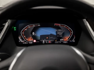 BMW 1 Serie Automaat (VIRTUAL COCKPIT, APPLE CARPLAY, GROOT NAVI, STUUR/STOELVERWARMING, ADAPTIVE CRUISE, LEDER, CAMERA, SPORTSTOELEN, DAB+, GETINT GLAS, NIEUWSTAAT) - afbeelding nr 9